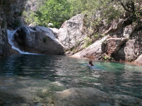 Klarer Fluss auf Korsika
